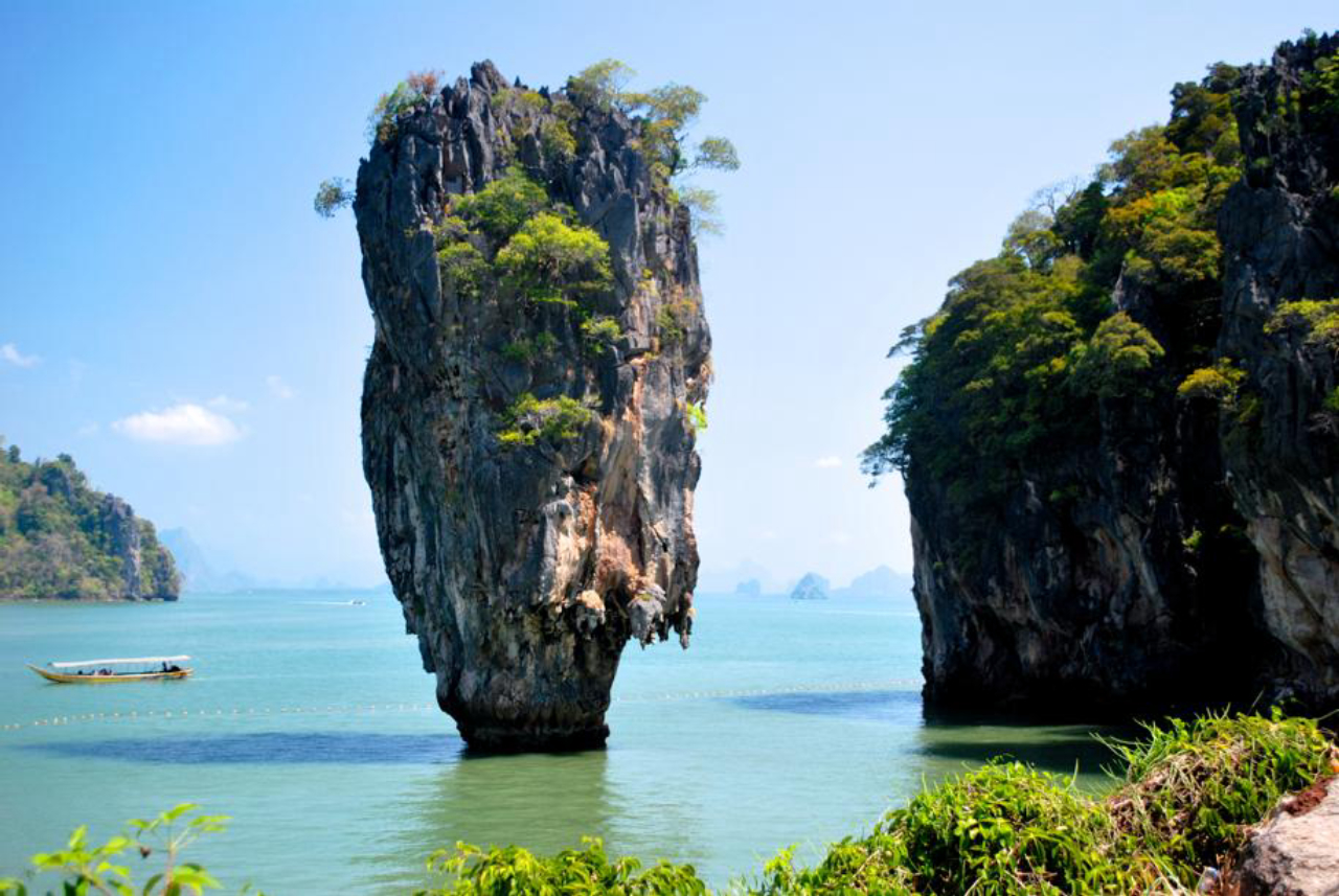 Formações rochosas ajudam a criar mais um cenário de filme na James Bond Island.