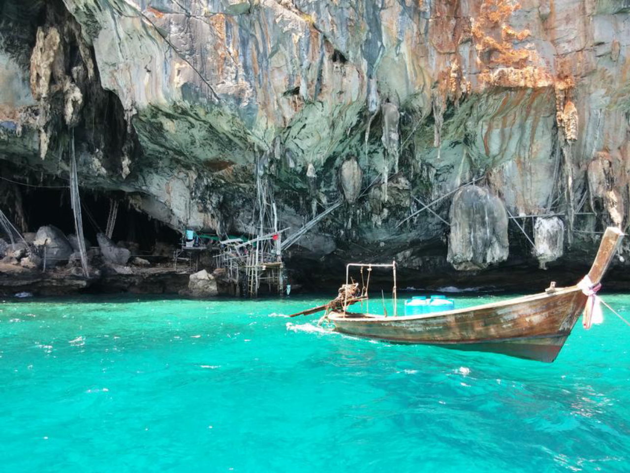 A água transparente de Maya Beach, em Phi Phi Leh. 