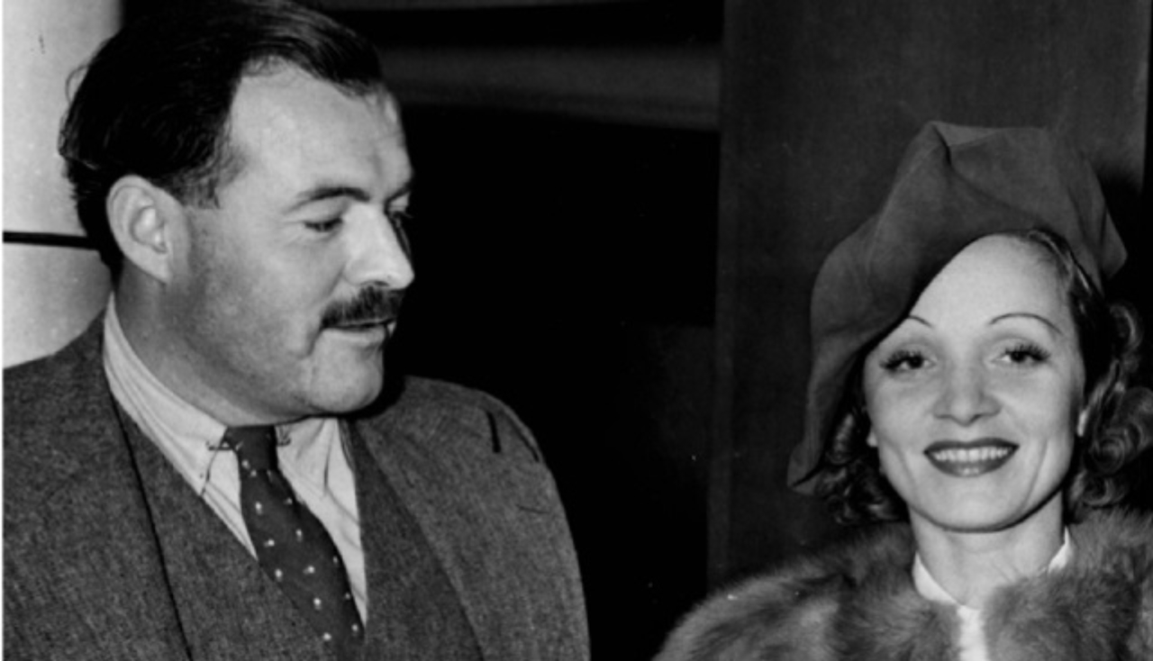 Até onde consta, a atriz e o escritor nunca tiveram um romance real. Conheceram-se em 1934 durante um cruzeiro. Passaram anos trocando cartas nas quais Hemingway mostra um amor platônico.