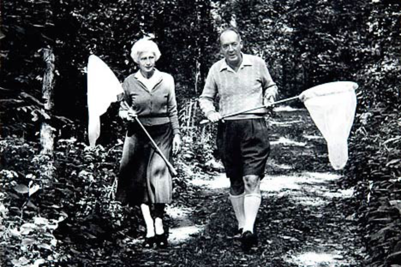 Vera e Nabokov viveram mais de 50 anos juntos (a despeito da infidelidade dele), em um casamento em que havia dependência intelectual -- ele dizia que não conseguiria nunca publicar nada que ela não lesse. 