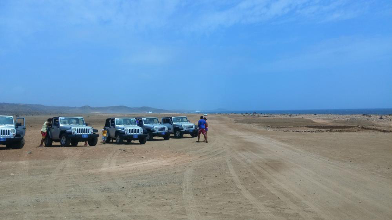 Safari de jipes pelo deserto da ilha caribenha. Foto: Ewandro Schenkel/Jornal de Londrina 
