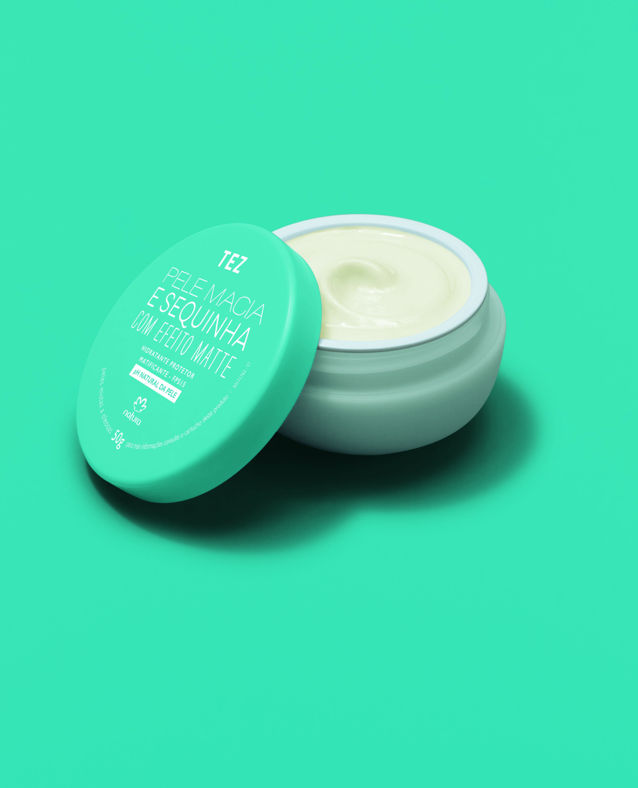 Natura Tez Hidratante protetor matificante FPS 15 / FPUVA 5, 50g – Peles mistas a oleosas – Fórmula leve com toque seco, que é absorvida imediatamente pela pele. Possui partículas matificantes que controlam o brilho e absorvem a oleosidade da pele, deixando-a luminosa, radiante e com um aspecto natural.<br>Preço Sugerido: R$ 34,90 / Refil: R$ 27,90.