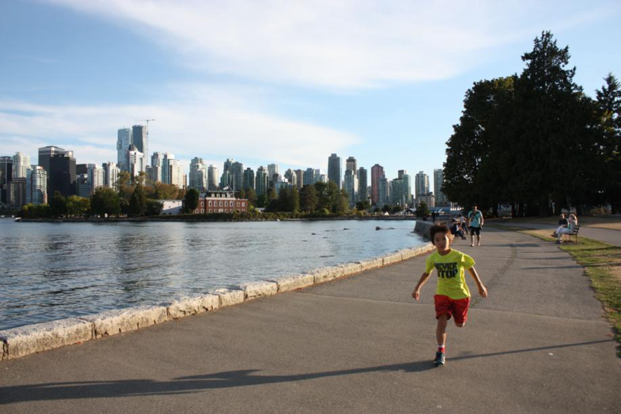 Outro ângulo do Stanley Park, que tem 4 quilômetros quadrados de área total. No local, ciclovias e pistas de corrida