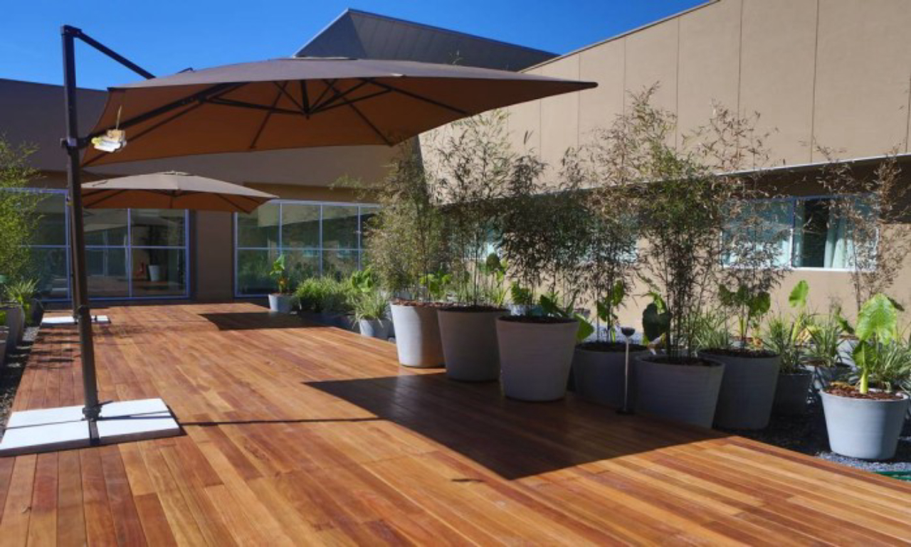 O Tryp GRU Airport tem um jardim ao ar livre, único local onde se pode fumar dentro da sala de embarque do aeroporto em Guarulhos.