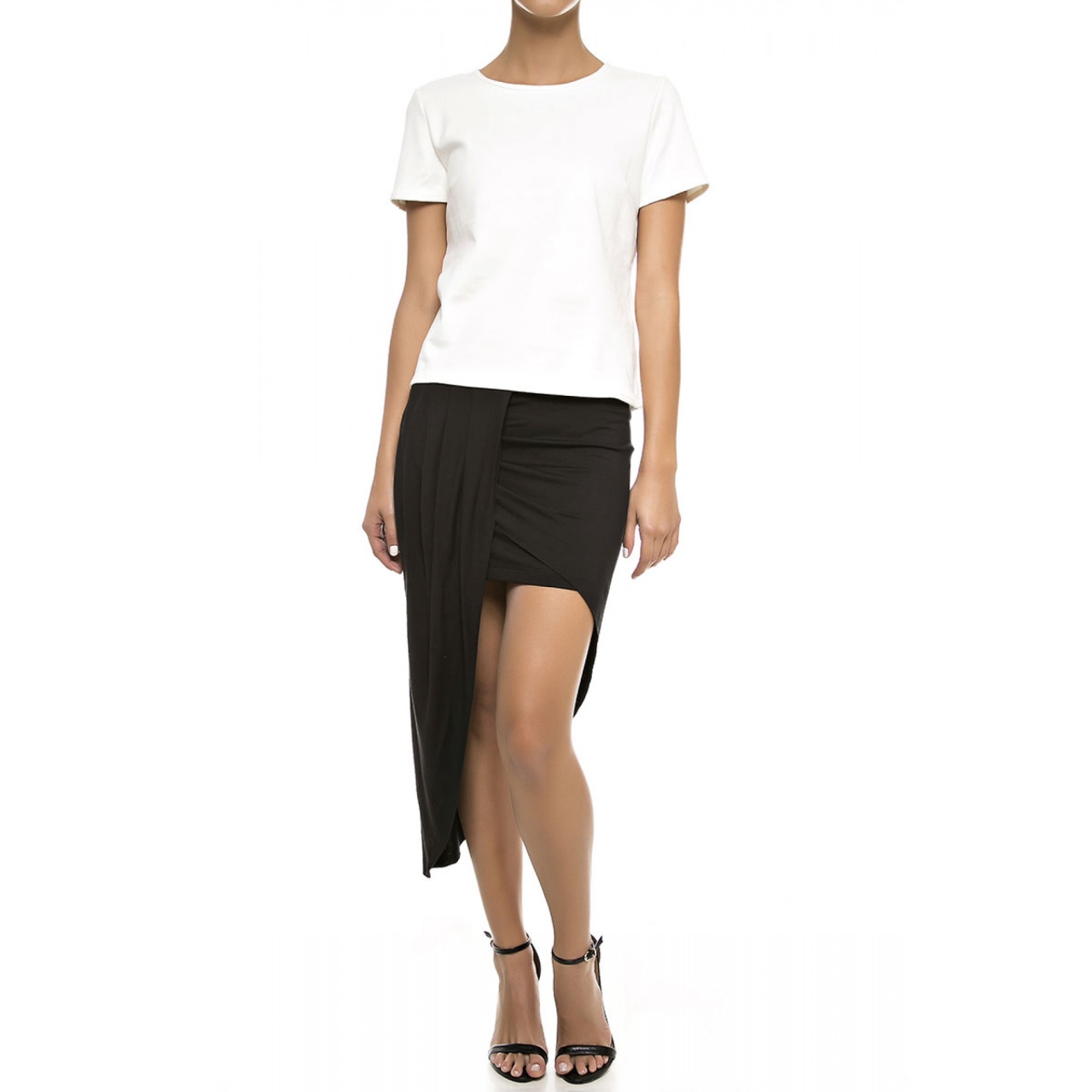 Saia assimétrica Fashfinds R$199,00  