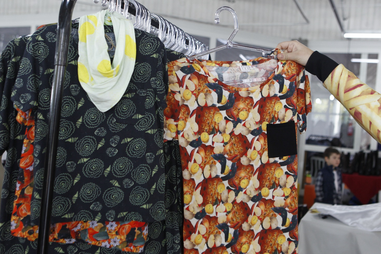 Camisetas com estampas exclusivas da Moko. Foto: Antônio More/Gazeta do Povo. 