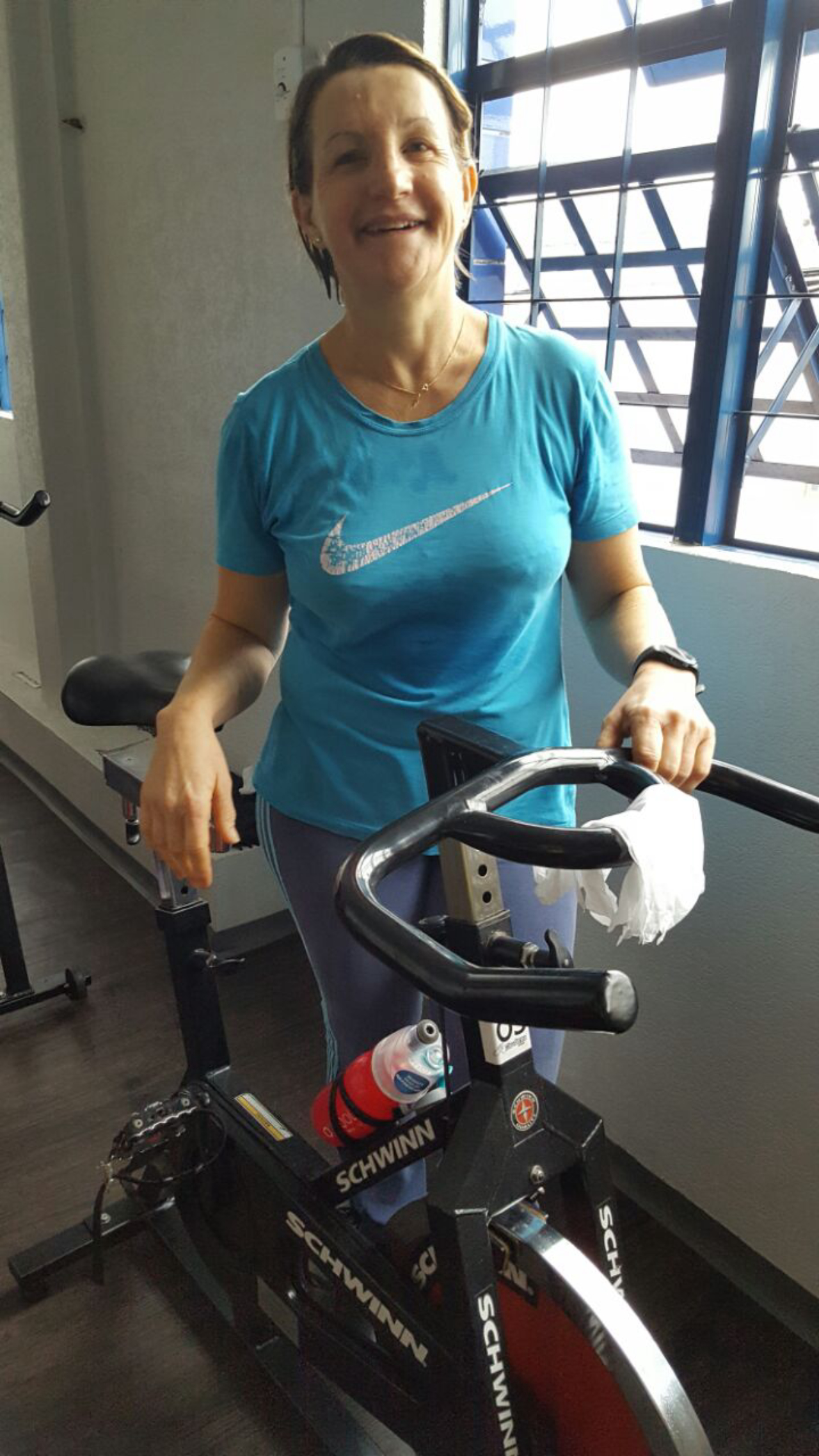 Santina, no início dos exercícios físicos, com 75 kg ainda (Foto: Arquivo Pessoal)