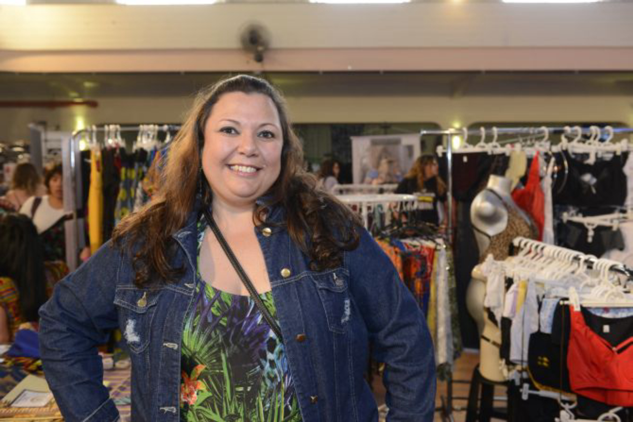 Adriana sempre gostou de roupas mais estilosas, mas sempre teve dificuldade em encontrá-las. Foto: Letícia Akemi/ Gazeta do Povo