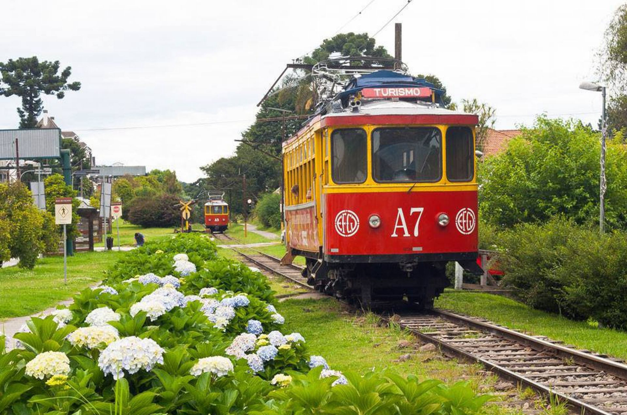 Há até um passeio de bonde pela cidade de Campos do Jordão. Foto: Prefeitura de Campos do Jordão.