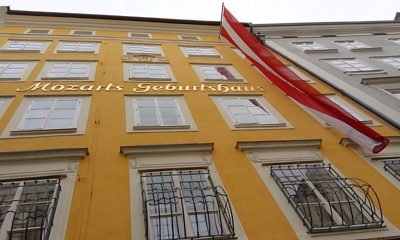 Fachada da casa em que Mozart nasceu, em Salzburgo, na Áustria. Foto: Carolina Werneck/Gazeta do Povo