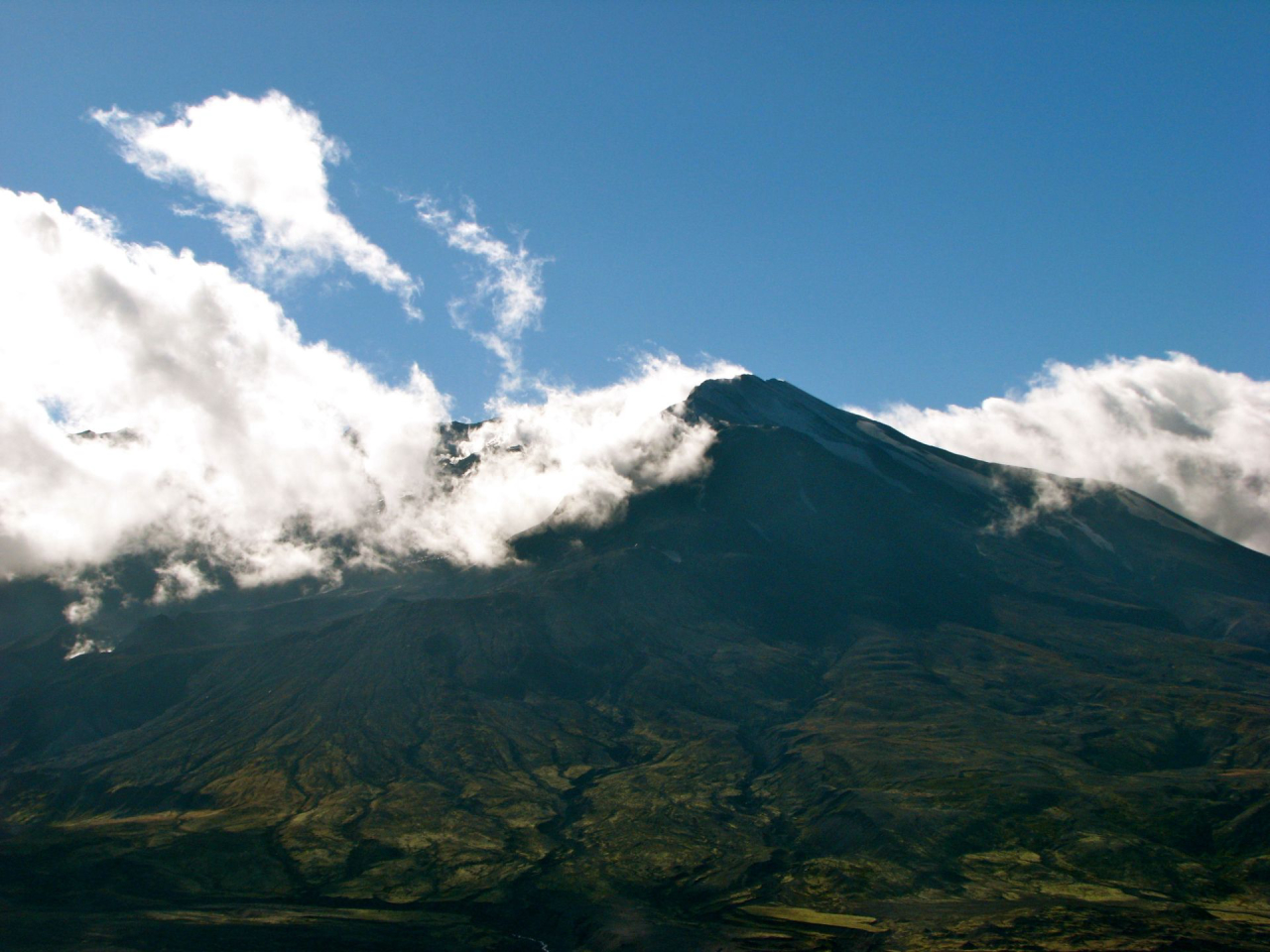 Olhando assim, nem parece que o Monte Santa Helena é um vulcão que entrou em atividade há uma década. Foto: VisualHunt.