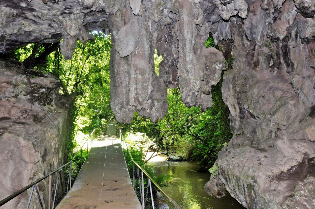 Gruta de Bacaetava, em Colombo, é uma das maiores do estado com estrutura para receber os visitantes. Foto: Divulgação/Prefeitura Municipal de Colombo.