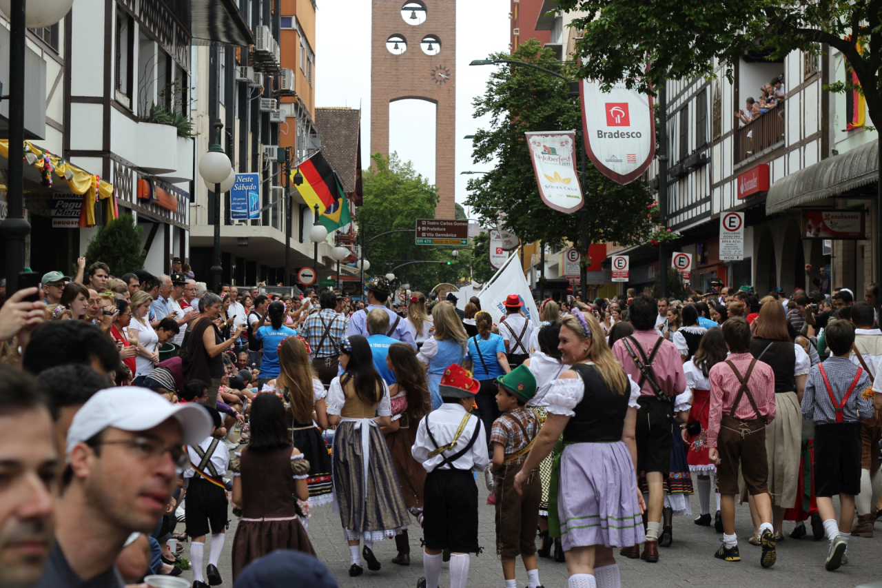 Destaque de uma das edições da Oktoberfest. Foto: Vitor Pamplona/Wikimedia Commons.