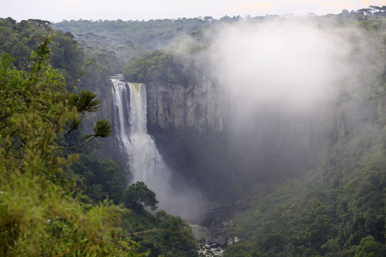 Salto São João, com 85 metros de altura, é um dos mais conhecidos de Prudentópolis.<br>Foto: Divulgação/AEN.