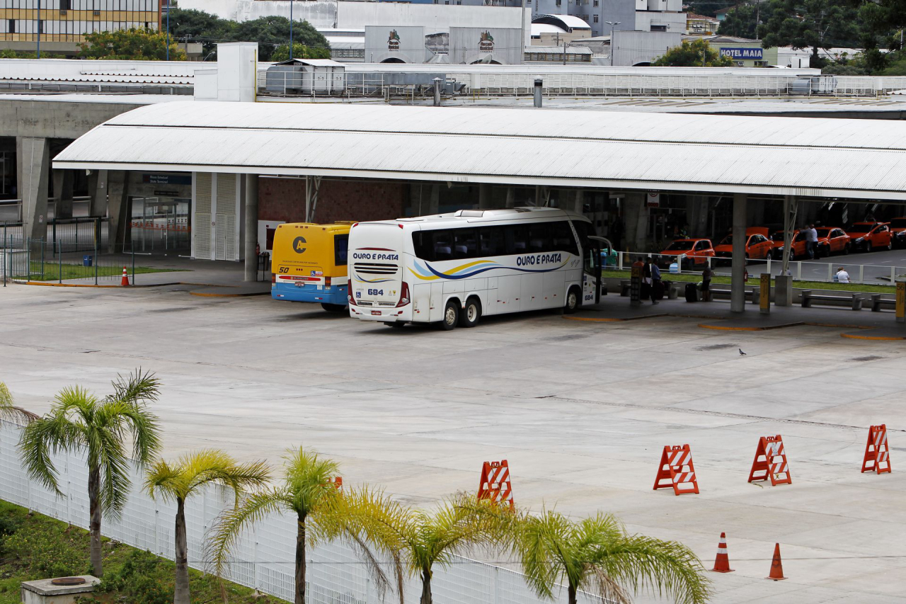 A clínica geral recomenda viajar de ônibus de dia, já que o sono da noite em movimento não recupera plenamente o corpo. Foto: Antônio More/Gazeta do Povo.