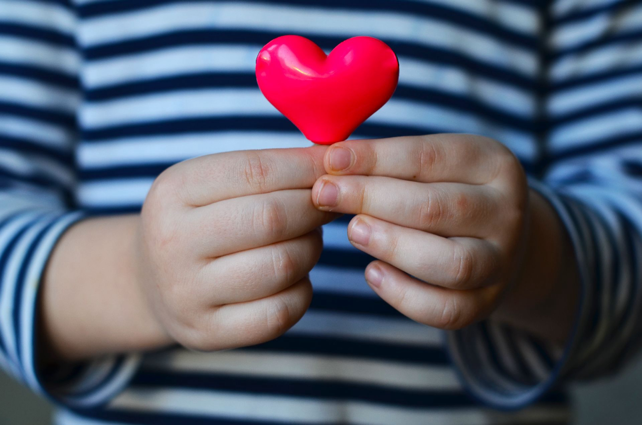 Para fugir de pensamentos ruins e vencer a tristeza e a melancolia, conte com a ajuda da família e de amigos. Voluntários que sabem ouvir também podem contribuir. Foto: Bigstock