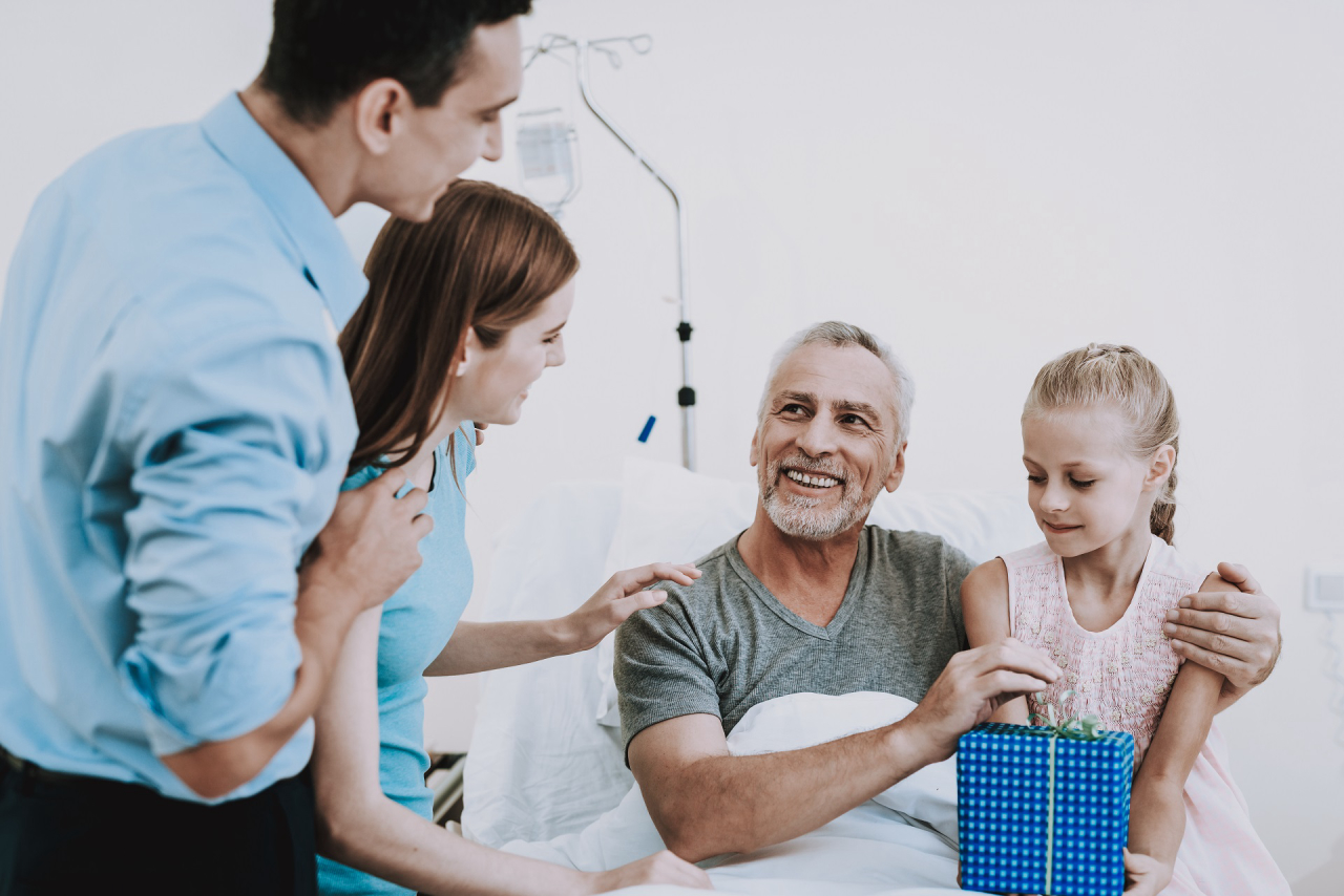 E se 12 horas de contato entre familiares e pacientes já causam tanto impacto, na rede particular, alguns hospitais oferecem até mesmo 24 horas de convivência entre o paciente e um acompanhante. Foto: Bigstock.