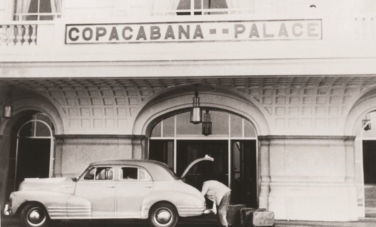 Foto histórica da fachada do hotel. 